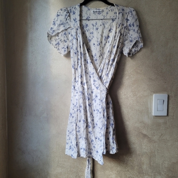 REFORMATION ELLWOOD WRAP DRESS FLORAL BLUE WHITE - Picture 3 of 6